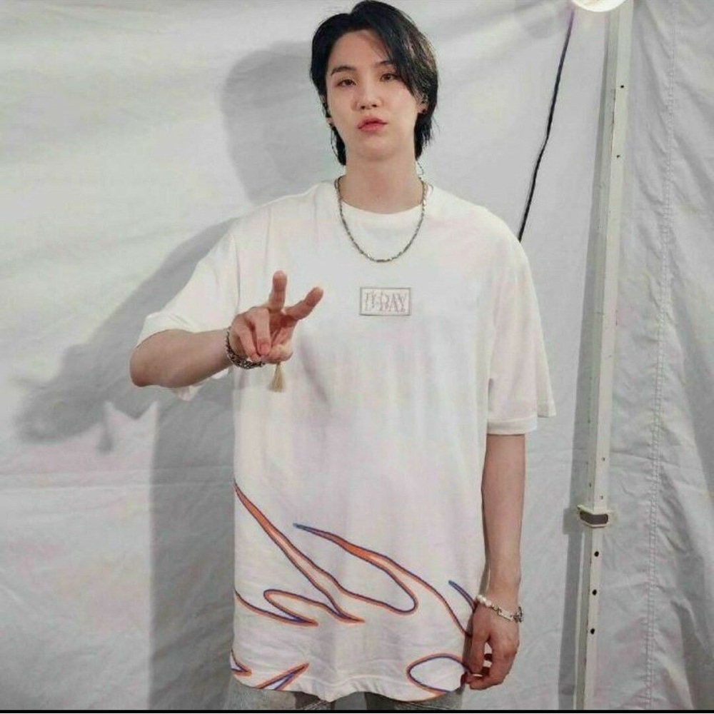AUGUST-D Concert T-shirt
D-Day White Graphic Flame Short Sleeve Shirt